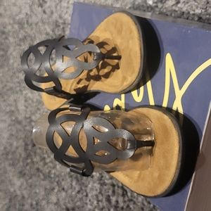 Size 6.5 Wide Natural Soul Jennie Flat Sandals